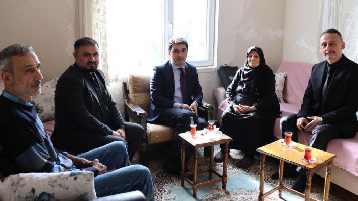 Taziye ekipleri kapı kapı geziyor;  Kocaeli Büyükşehir acıları hafifletiyor